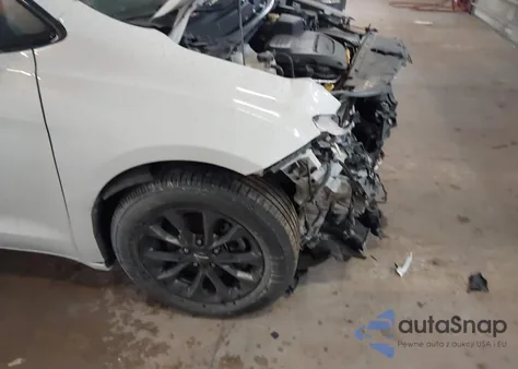 2022 Chrysler Pacifica Touring z USA, uszkodzony, nr VIN 2C4RC1FG2NR185397